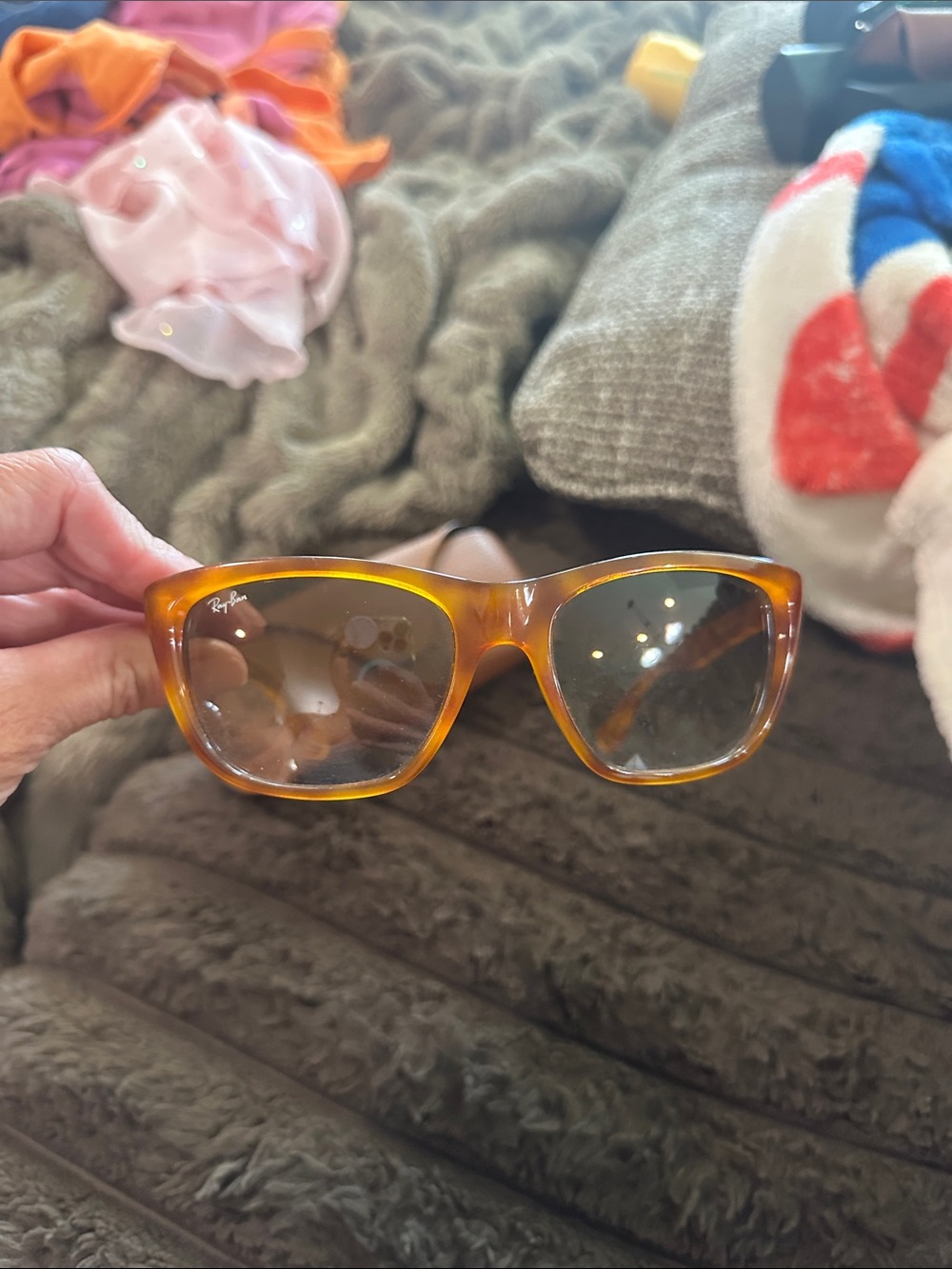 Ray-Ban Brown Tortoiseshell Sunglasses with Brown Case - Picture 2 of 3